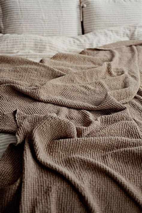 Magic linen woffle blanket